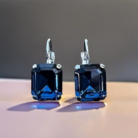 Handcrafted earrings with sparkly Austrian crystal in Montana blue - Picture 3 of 4